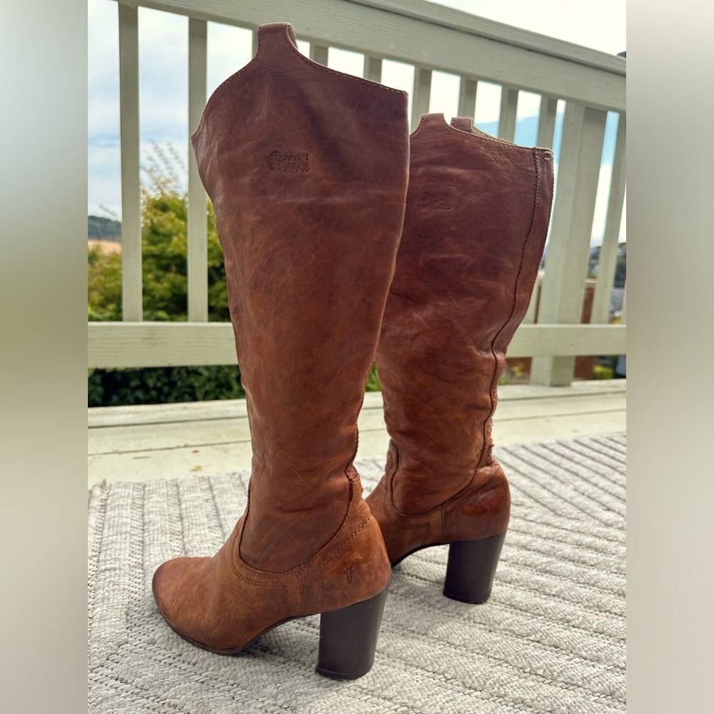 FRYE Carson Brown 3 in Heel Tab Boots